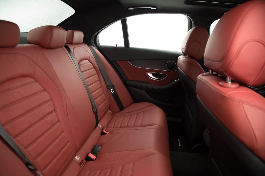 Интерьер Mercedes-Benz C300 Sport 2017 года  (LA) (фото 15 из 34)